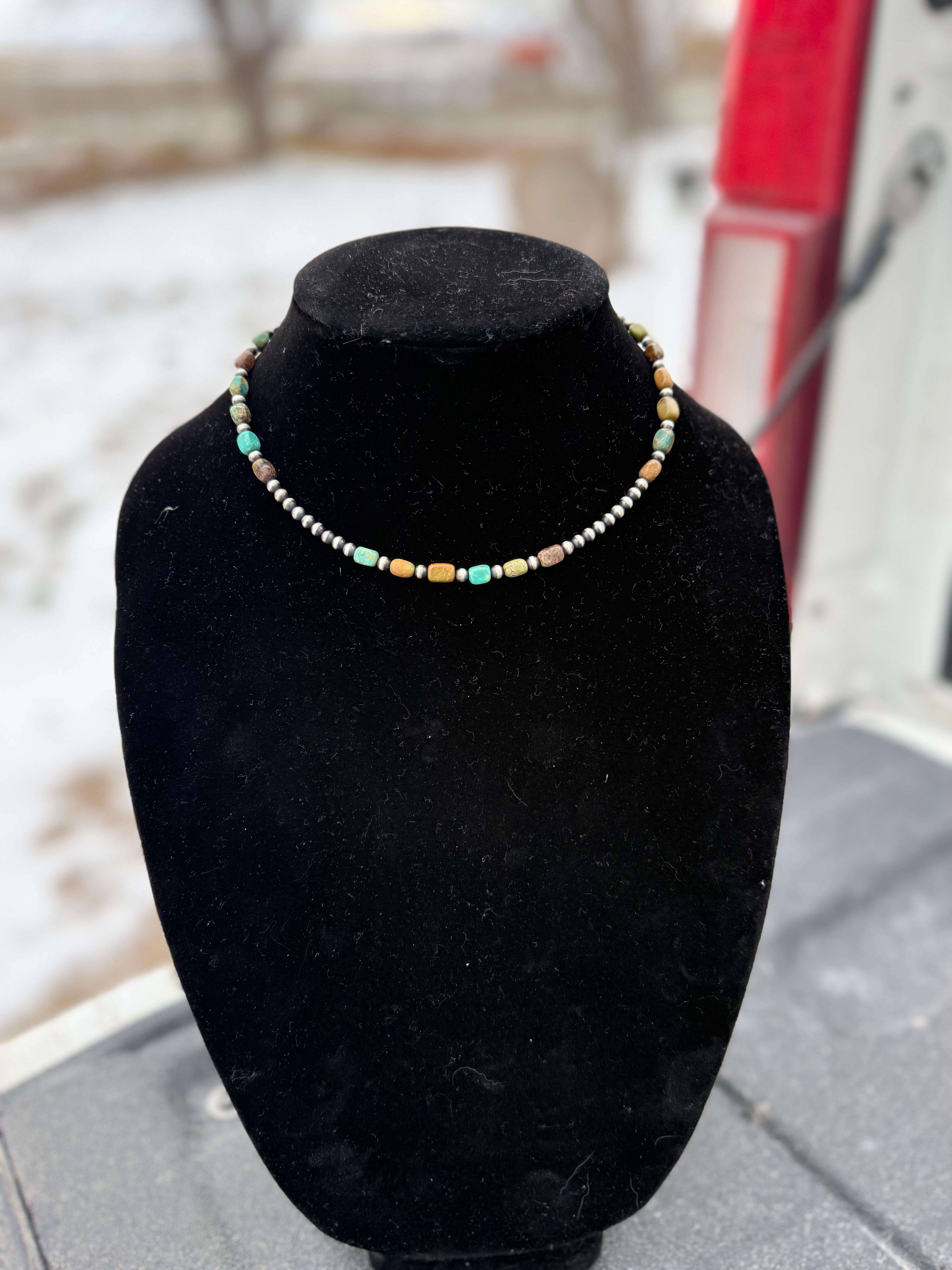 TURQUOISE SQUARE BEAD CHOKER